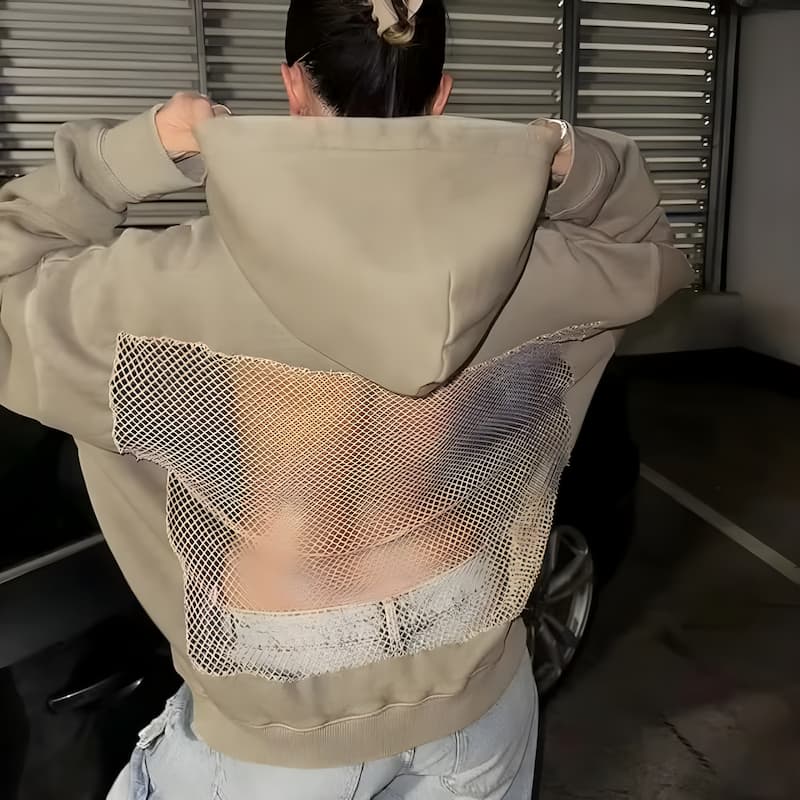 BackLessHoodie - Entfachen Sie Ihr Selbstbewusstsein mit gemütlicher Wärme und einem auffälligen, rückenfreien Flair