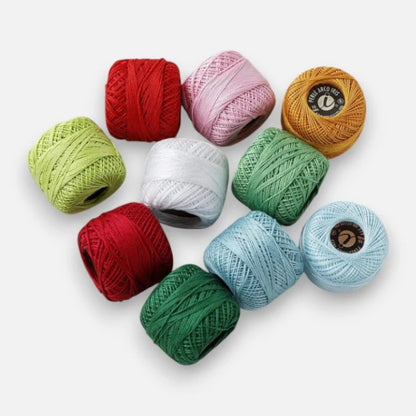 ChristmasEmbroidery - Enchanted Christmas Stickerei-Set – Edles Weihnachtsstick-Set mit Garn, Vorlagen und Holzrahmen