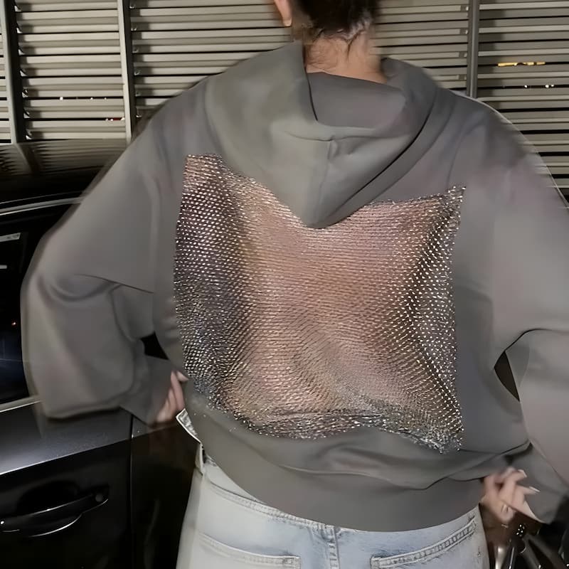 BackLessHoodie - Entfachen Sie Ihr Selbstbewusstsein mit gemütlicher Wärme und einem auffälligen, rückenfreien Flair