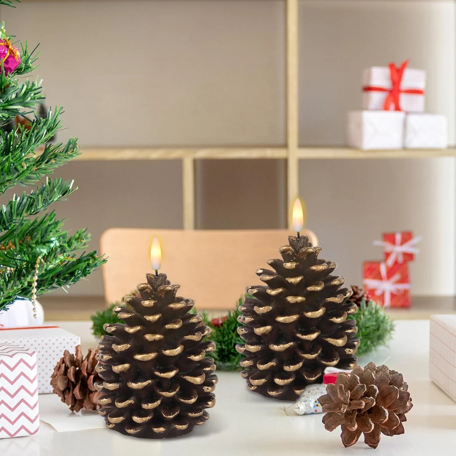 PineconeCandle - Batteriebetriebene Zapfenkerze — Sichere Flammenlose LED-Leuchte