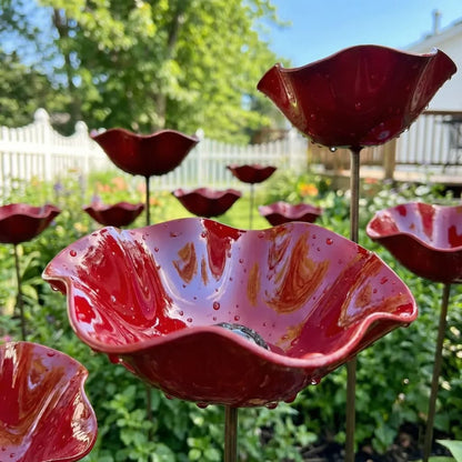 Flower Bath - Blumenförmige Metallskulptur für den Garten, die Vögel und Insekten anzieht