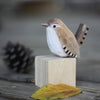 Lade das Bild in den Galerie-Viewer, Einzigartige Handgefertigte Holzvögels Zaunkönig