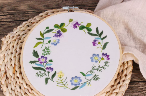 Emonia - Stickerei-Starterset mit Stickrahmen