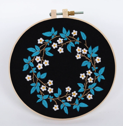 Emonia - Stickerei-Starterset mit Stickrahmen