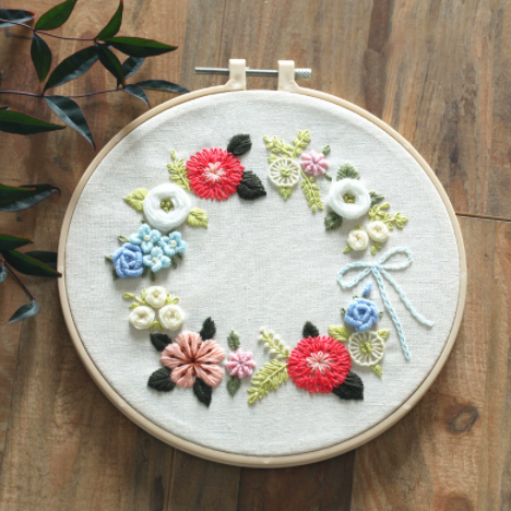 Emonia - Stickerei-Starterset mit Stickrahmen